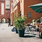 Three Little Pigs Hostel - Your Berlin Castle