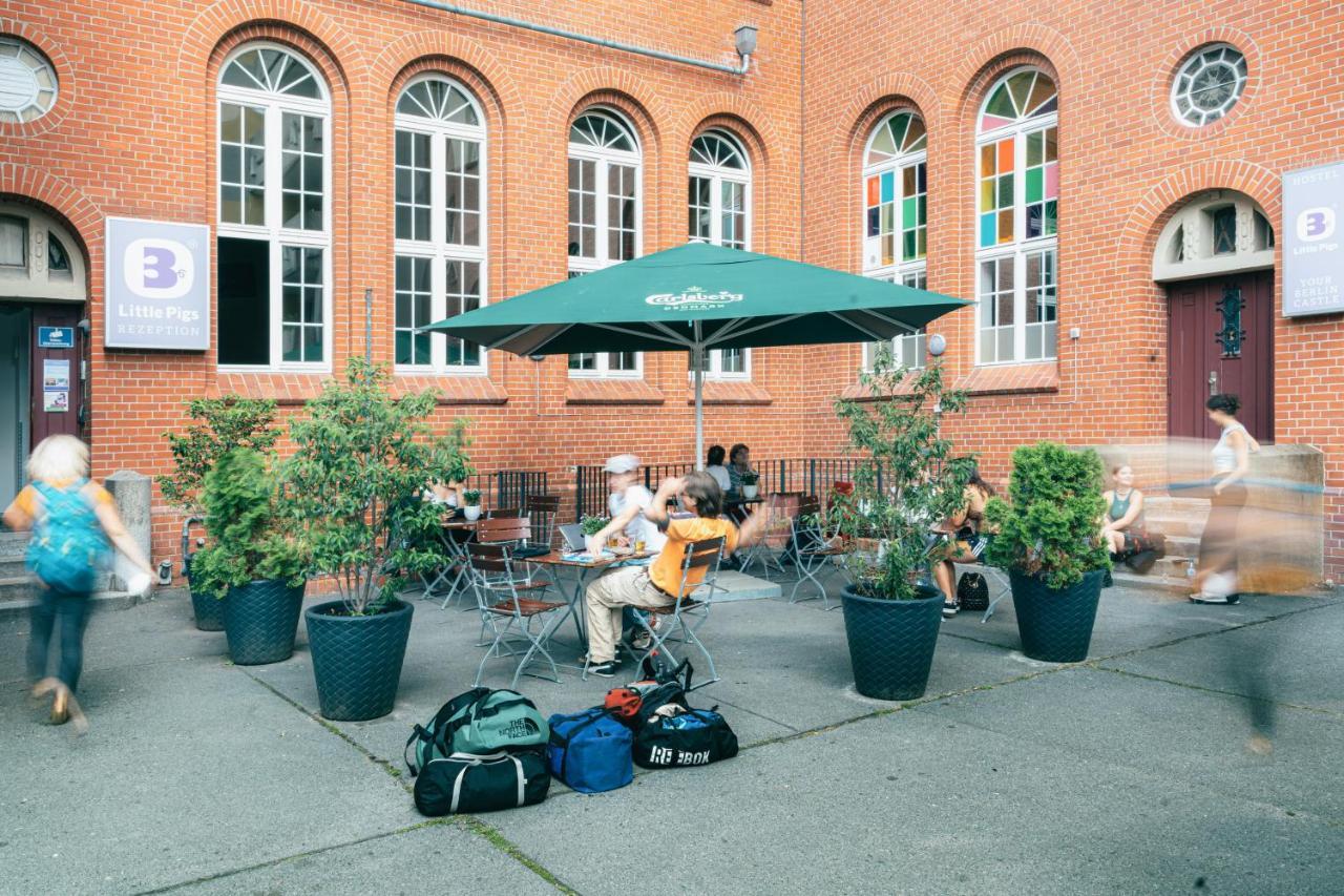 Three Little Pigs - Your Castle Hostel Berlin