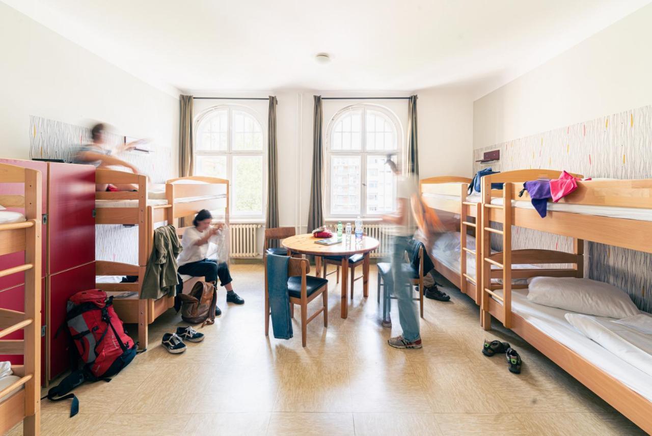 Three Little Pigs - Your Castle Hostel *
